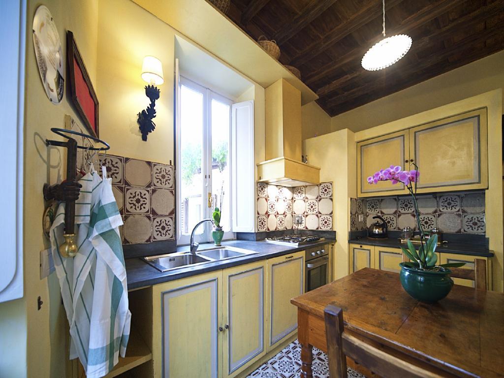 Charming Trastevere Apartment Rome Bagian luar foto