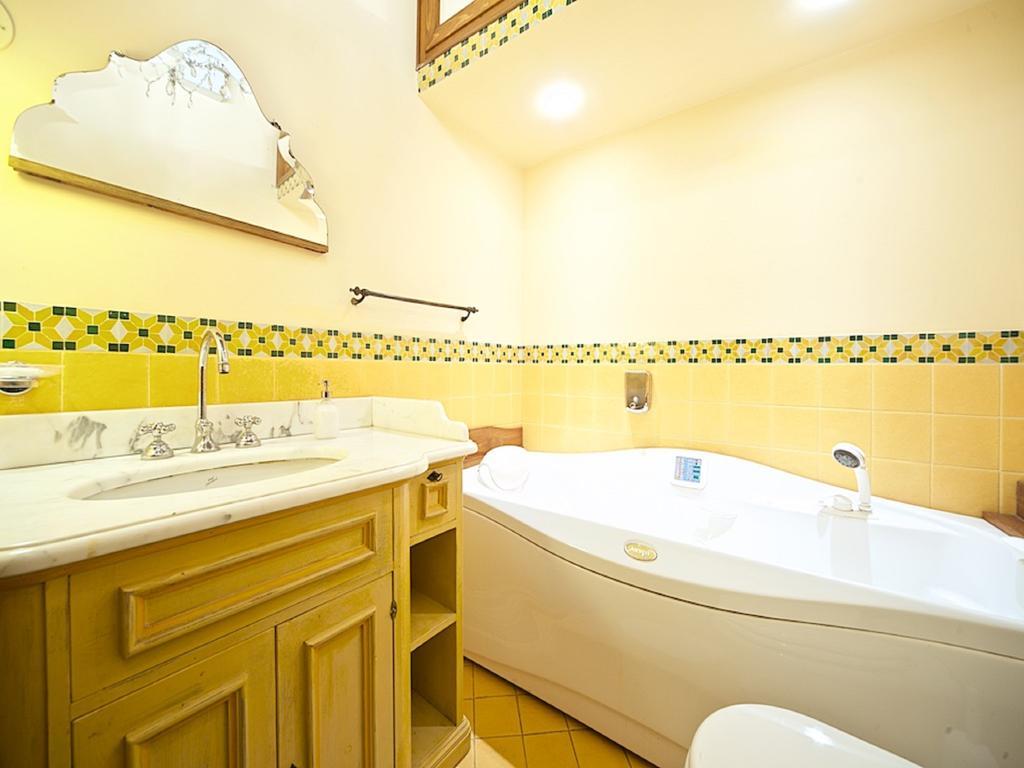 Charming Trastevere Apartment Rome Bagian luar foto